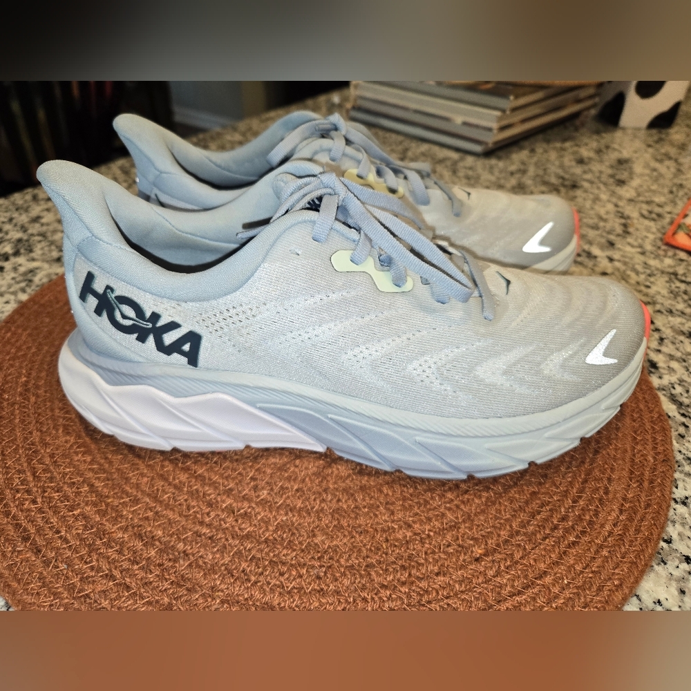 HOKA SZ 7 - Arahi 6
